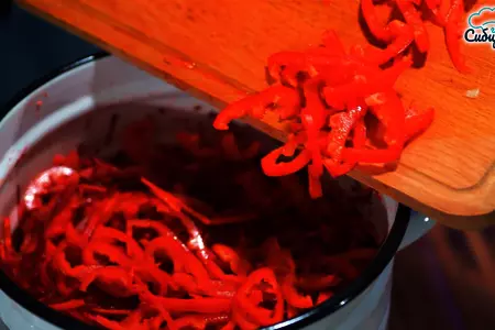 Свекольная борщевая заправка и салат на зиму: шаг 6