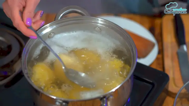 Картофельные зразы с мясным фаршем и грибами: шаг 1