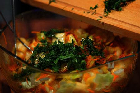 Быстрый салат из капусты с морковью по-корейски: шаг 7