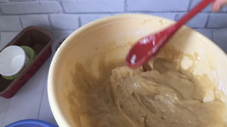 Морковные капкейки с изюмом: шаг 2