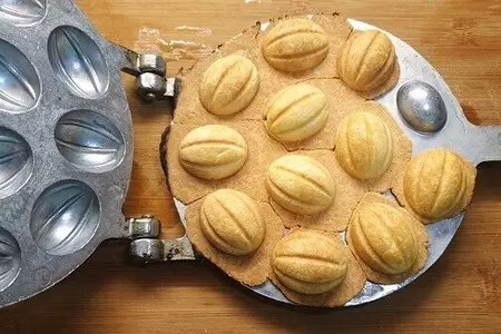 Советское печенье «орешки» со сгущенкой: тесто не пригорает, не вытекает: шаг 2