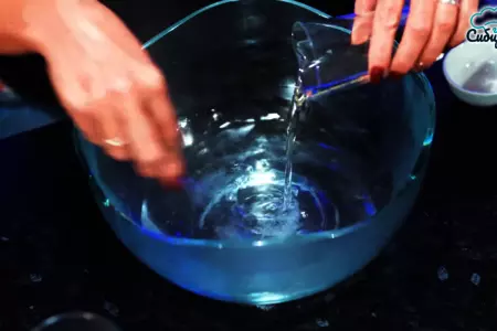 Заварное тесто для пельменей с куриным яйцом на кипятке: шаг 2