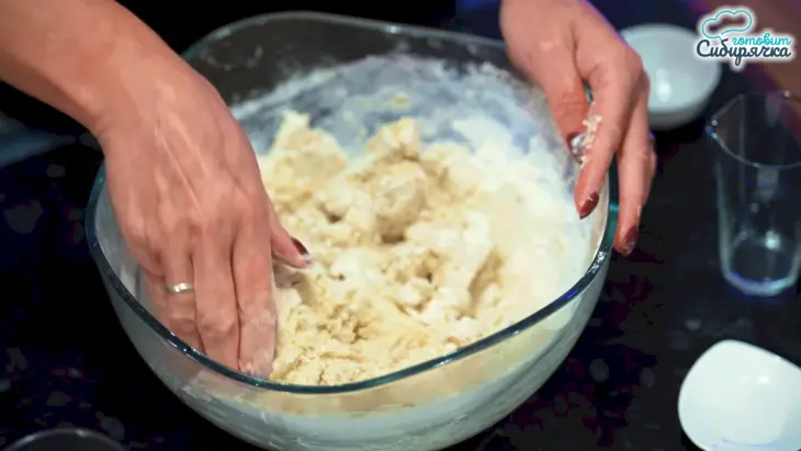 Заварное тесто для пельменей с куриным яйцом на кипятке: шаг 6