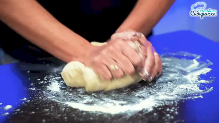 Заварное тесто для пельменей с куриным яйцом на кипятке: шаг 7