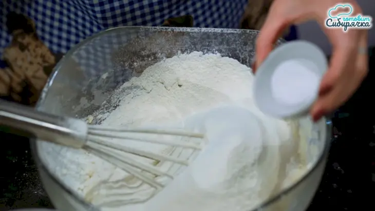 Жареные пирожки с печенью и картошкой из теста на кефире: шаг 5