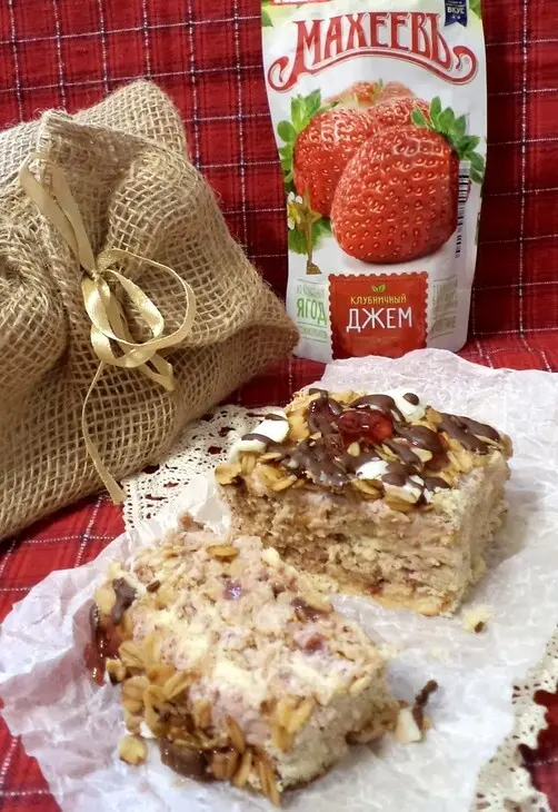 Десерт без выпечки со сметаной и клубничным джемом «махеевъ» «кусочки лета»: шаг 1
