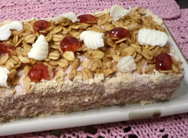 Десерт без выпечки со сметаной и клубничным джемом «махеевъ» «кусочки лета»: шаг 11