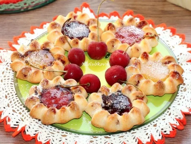 Творожное пирожное с вишней и джемом «махеевъ» «кусочки лета»: шаг 12