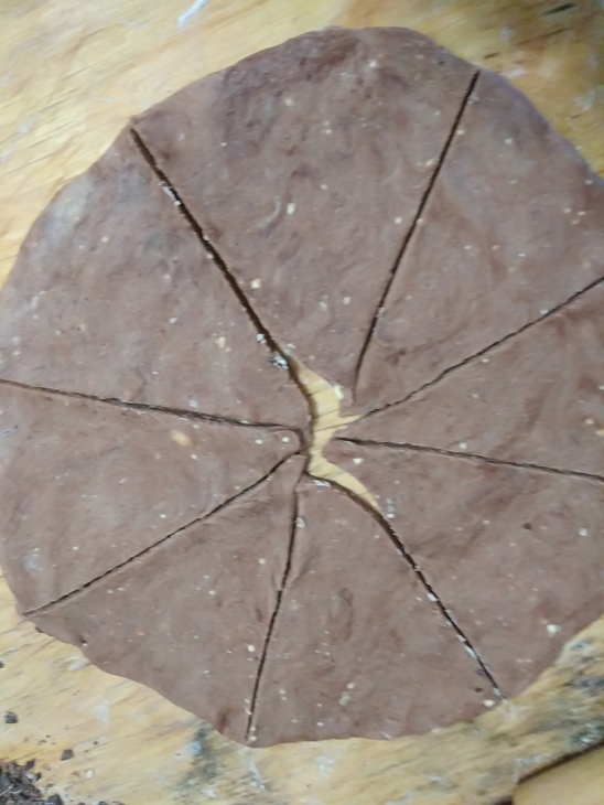 Шоколадные рогалики с шоколадом и вишневым джемом «махеевъ» «кусочки лета»: шаг 3