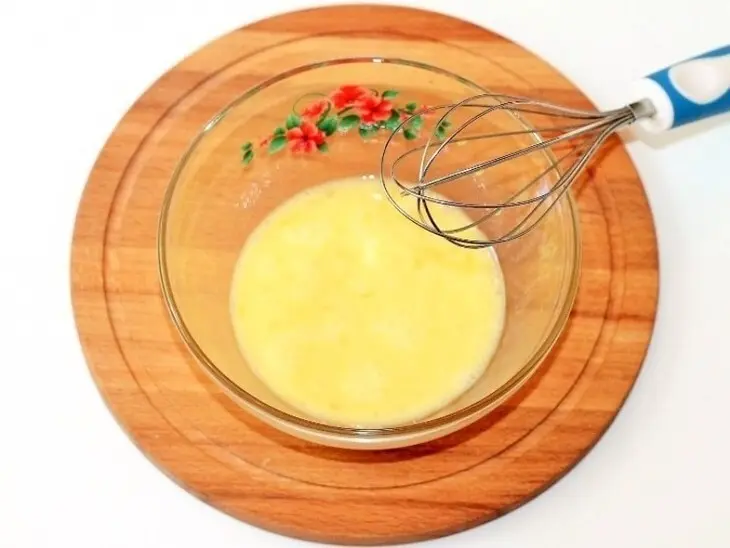 Пирог творожный с клубникой и джемом «махеевъ» «кусочки лета»: шаг 1