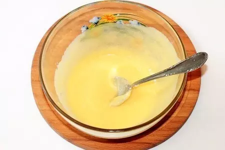 Пирог творожный с клубникой и джемом «махеевъ» «кусочки лета»: шаг 2