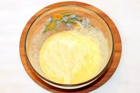 Пирог творожный с клубникой и джемом «махеевъ» «кусочки лета»: шаг 3