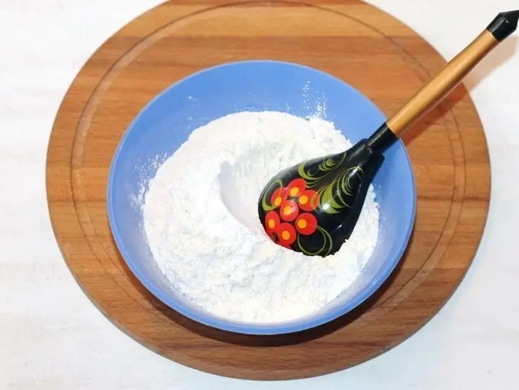 Пирог творожный с клубникой и джемом «махеевъ» «кусочки лета»: шаг 4
