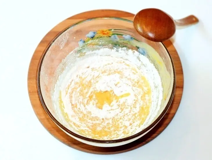 Пирог творожный с клубникой и джемом «махеевъ» «кусочки лета»: шаг 5