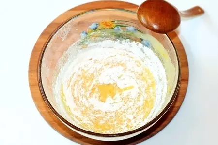 Пирог творожный с клубникой и джемом «махеевъ» «кусочки лета»: шаг 5