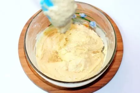 Пирог творожный с клубникой и джемом «махеевъ» «кусочки лета»: шаг 6