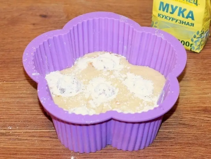 Пирог творожный с клубникой и джемом «махеевъ» «кусочки лета»: шаг 9