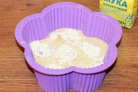 Пирог творожный с клубникой и джемом «махеевъ» «кусочки лета»: шаг 9