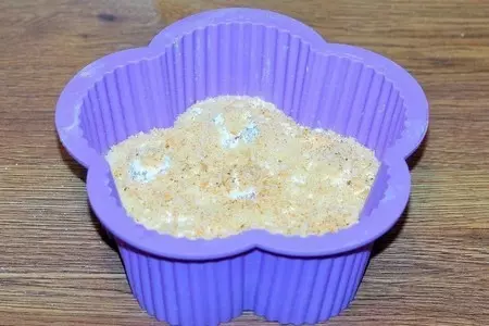 Пирог творожный с клубникой и джемом «махеевъ» «кусочки лета»: шаг 10