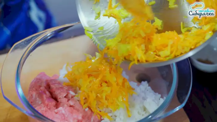 Голубцы из пекинской капусты с мясным фаршем и овощами: шаг 3
