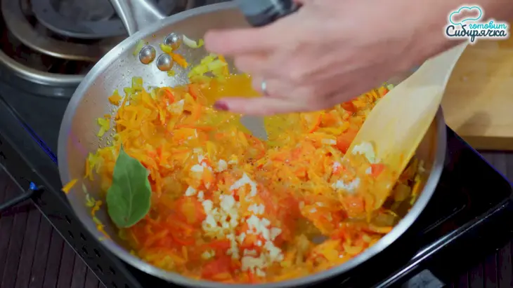 Голубцы из пекинской капусты с мясным фаршем и овощами: шаг 5