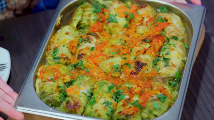 Голубцы из пекинской капусты с мясным фаршем и овощами: шаг 9