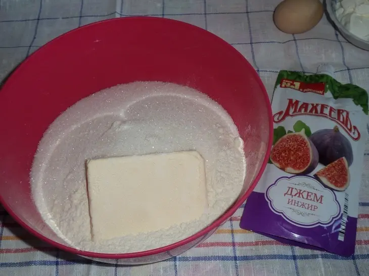 Сочни с творогом и джемом «махеевъ» «кусочки лета»: шаг 2