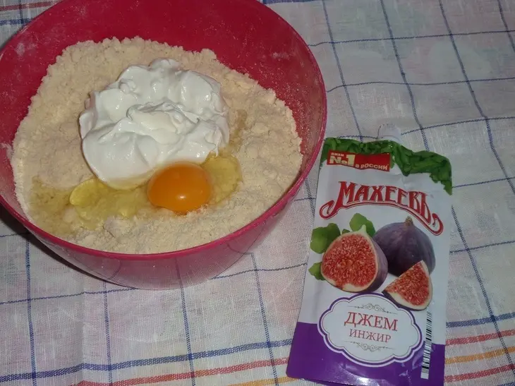 Сочни с творогом и джемом «махеевъ» «кусочки лета»: шаг 4