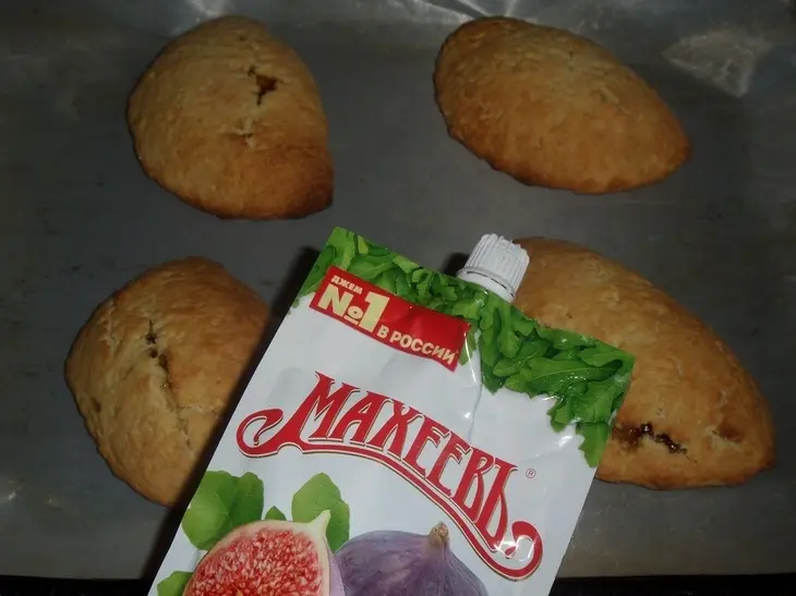 Сочни с творогом и джемом «махеевъ» «кусочки лета»: шаг 11