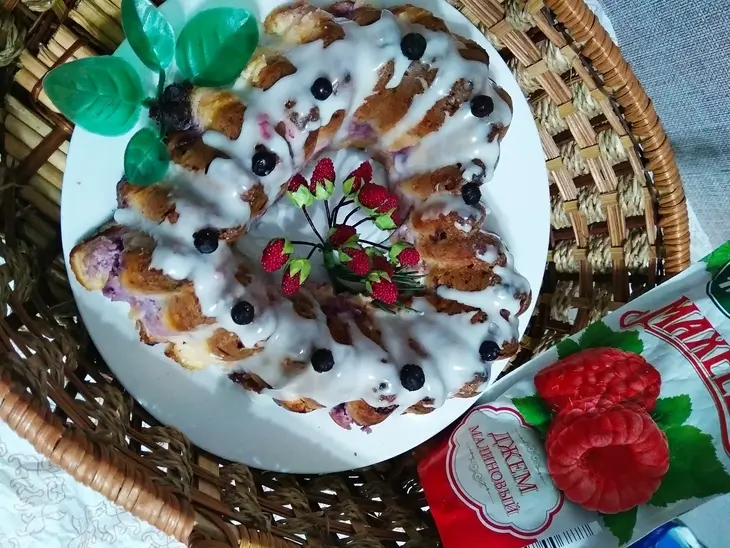 Кекс с творожной прослойкой и малиновым с джемом «махеевъ» «кусочки лета»: шаг 9