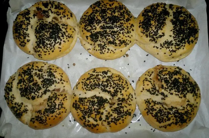 Булочки с кунжутом и джемом «махеевъ» «кусочки лета»: шаг 12