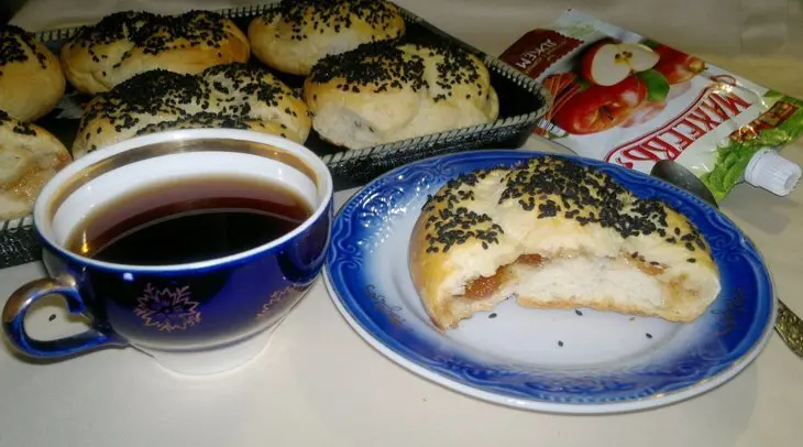 Булочки с кунжутом и джемом «махеевъ» «кусочки лета»: шаг 13