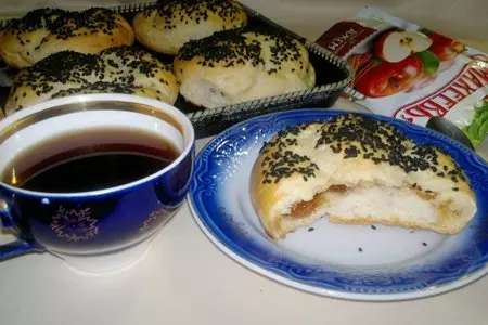 Булочки с кунжутом и джемом «махеевъ» «кусочки лета»: шаг 13