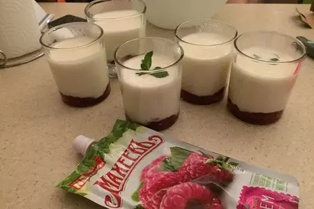 Сливочный мусс с малиновым джемом «махеевъ» «кусочки лета»: шаг 2