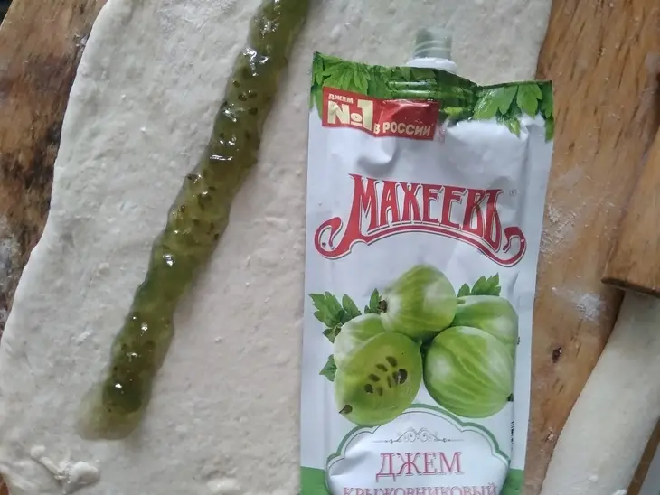 Плетенка с творогом и крыжовниковым джемом «махеевъ» «кусочки лета»: шаг 5