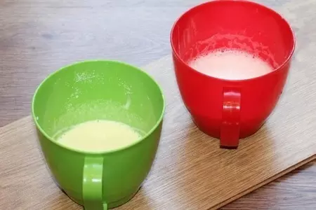 Шоколадные рулеты с сгущенкой и джемом «махеевъ» «кусочки лета»: шаг 2