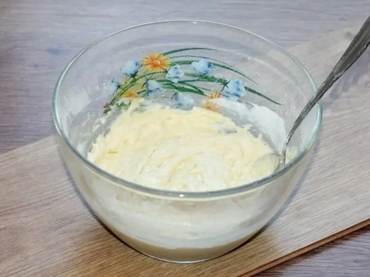 Шоколадные рулеты с сгущенкой и джемом «махеевъ» «кусочки лета»: шаг 5