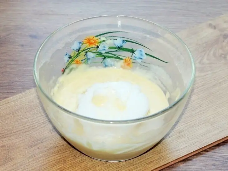 Шоколадные рулеты с сгущенкой и джемом «махеевъ» «кусочки лета»: шаг 6