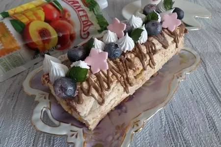 Меренговый рулет с джемом «махеевъ» «кусочки лета»: шаг 22