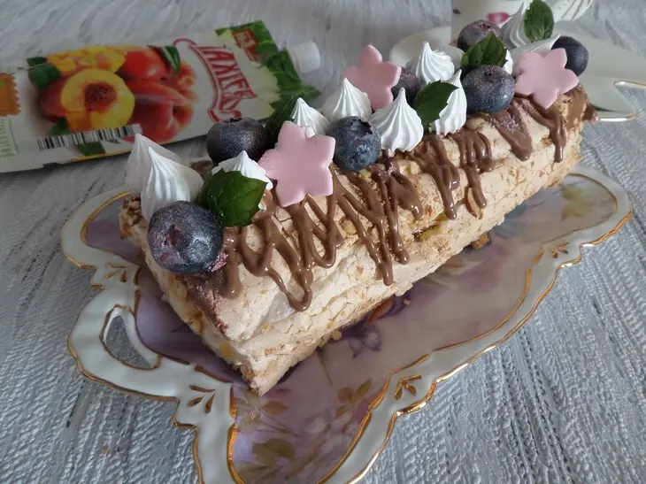 Меренговый рулет с джемом «махеевъ» «кусочки лета»: шаг 23
