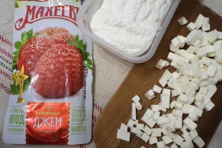 Творожное чудо "маки" с клубничным джемом «махеевъ» «кусочки лета»: шаг 2