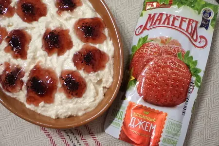 Творожное чудо "маки" с клубничным джемом «махеевъ» «кусочки лета»: шаг 6