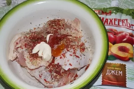 Курица  "кусочки лета" в пикантном соусе с джемом «махеевъ» «кусочки лета»: шаг 1