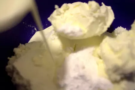 Рулет из киселя с джемом «махеевъ» «кусочки лета»: шаг 8