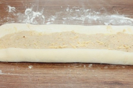 Пирог с начинкой в пряном соусе: шаг 7