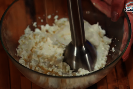 Творожный кекс на сметане с изюмом и кокосовой стружкой: шаг 4