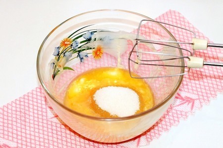 Торт малиновый с йогуртом: шаг 1