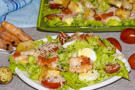 Новогодний салат с океанскими креветками и помидорами: шаг 9