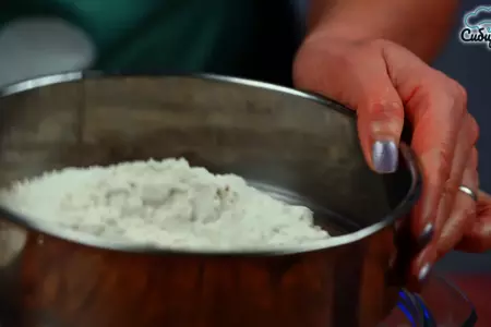Творожные булочки на дрожжах,  с сочной начинкой: шаг 4