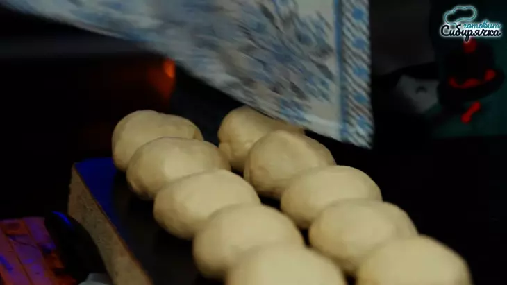 Творожные булочки на дрожжах,  с сочной начинкой: шаг 5